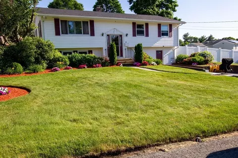 42 Crickett Rd, Brockton, MA 02301