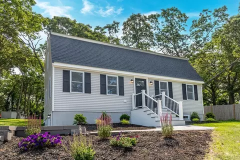 158 Brook Rd, Plymouth, MA 02360