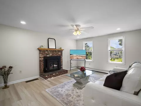 13 Plain St, Upton, MA 01568 photo 8
