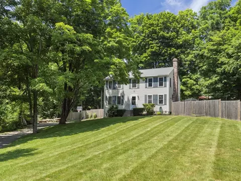 13 Plain St, Upton, MA 01568 photo 2