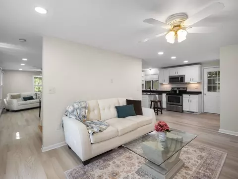 13 Plain St, Upton, MA 01568 photo 9