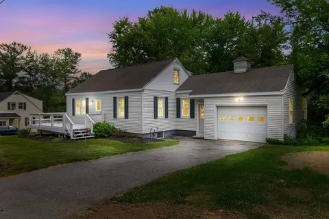 92 Chapel St, Holden, MA 01520