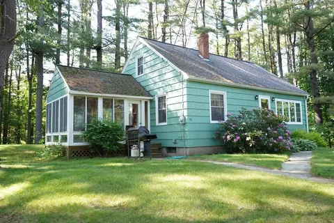 42 Walnut St, Templeton, MA 01468