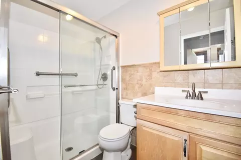 Bath - 235 State St #213, Springfield, MA 01103 photo 1 of 2