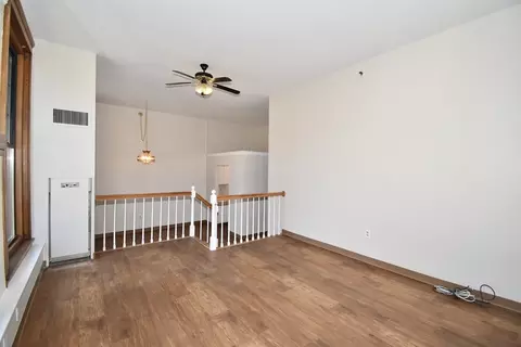 Living - 235 State St #213, Springfield, MA 01103 photo 2 of 6