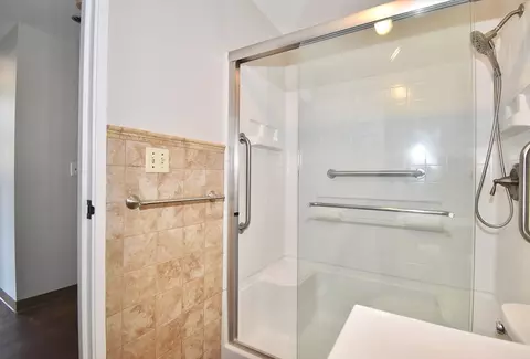 Bath - 235 State St #213, Springfield, MA 01103 photo 2 of 2