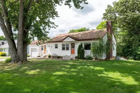 18 Cleghorn Ln, Tewksbury, MA 01876