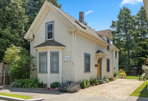 233 Hale St, Beverly, MA 01915
