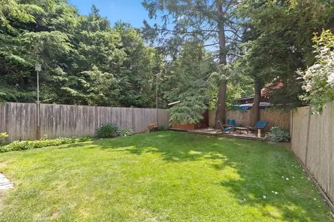 Exterior - 233 Hale St, Beverly, MA 01915 photo 4 of 6