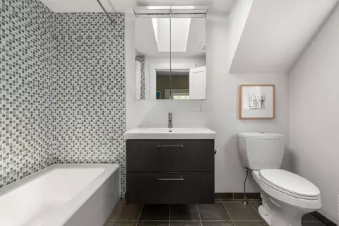 Bath - 233 Hale St, Beverly, MA 01915 photo 2 of 3