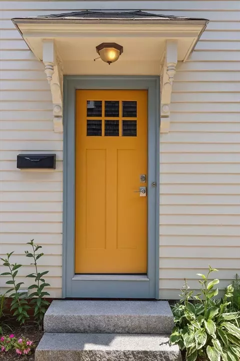 Entry Way - 233 Hale St, Beverly, MA 01915 photo 1 of 1