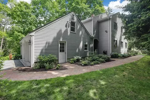 Exterior - 33 Saddle Ridge Rd, Dover, MA 02030 photo 2 of 10