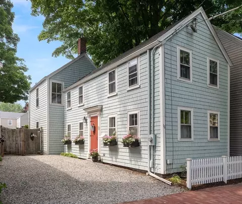 36 Boardman St, Newburyport, MA 01950