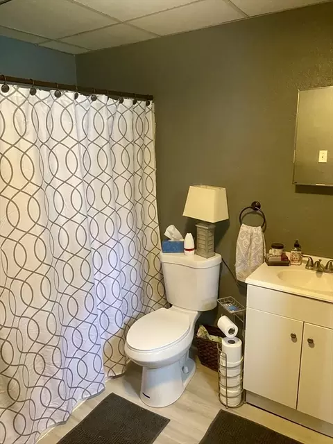 Bath - 7 Limerick St, Gardner, MA 01440 photo 1 of 1