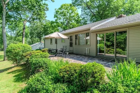 44 Squire Ln, Springfield, MA 01118 photo 14