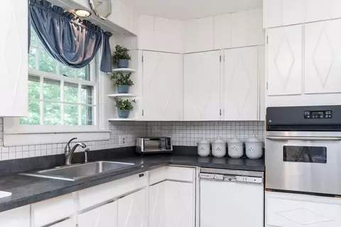 44 Squire Ln, Springfield, MA 01118 photo 8