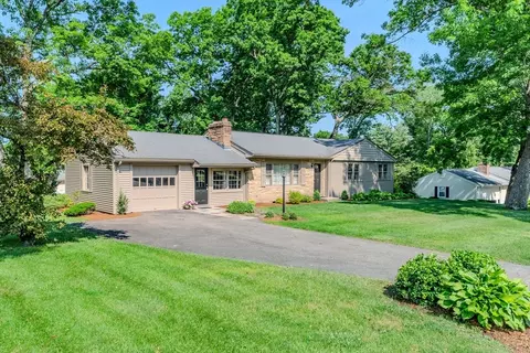 44 Squire Ln, Springfield, MA 01118 photo 9