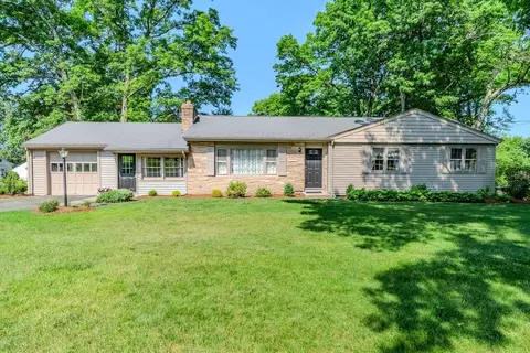 44 Squire Ln, Springfield, MA 01118