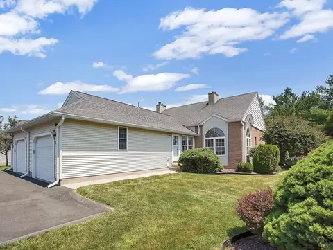 17 Castle Hill Rd #H, Agawam, MA 01001