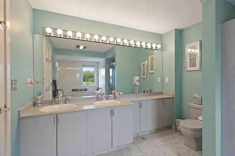 Bath - 2 Thomas Cir, Stoneham, MA 02180 photo 3 of 5