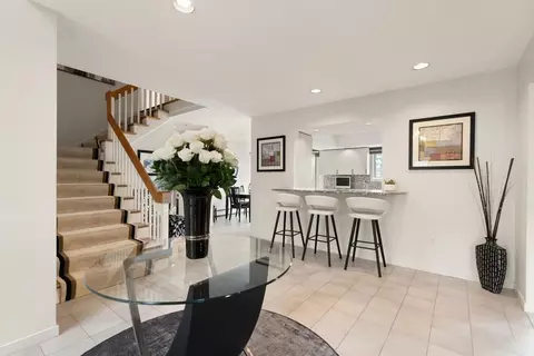 Entry Way - 2 Thomas Cir, Stoneham, MA 02180 photo 3 of 4