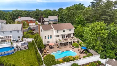 View/Area - 2 Thomas Cir, Stoneham, MA 02180 photo 1 of 4
