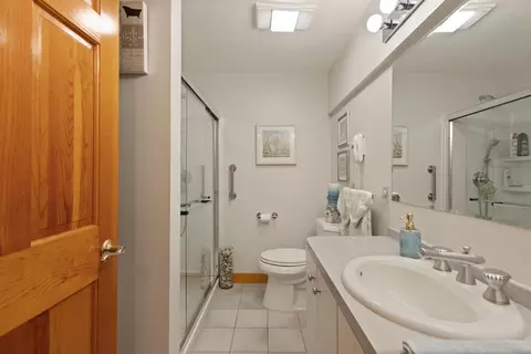 Bath - 2 Thomas Cir, Stoneham, MA 02180 photo 5 of 5