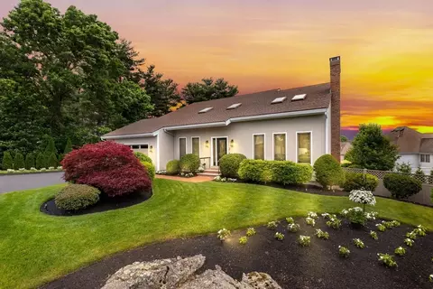 Exterior - 2 Thomas Cir, Stoneham, MA 02180 photo 2 of 7