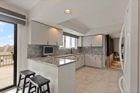 Kitchen - 2 Thomas Cir, Stoneham, MA 02180 photo 2 of 3