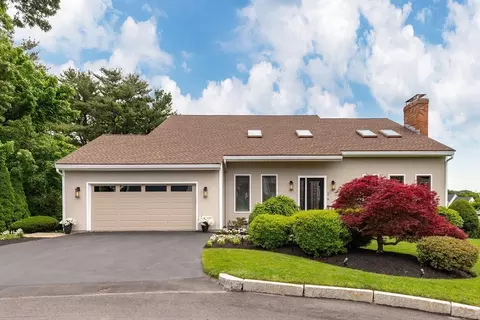 Exterior - 2 Thomas Cir, Stoneham, MA 02180 photo 3 of 7