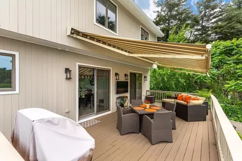 Exterior - 2 Thomas Cir, Stoneham, MA 02180 photo 5 of 7