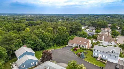 View/Area - 2 Thomas Cir, Stoneham, MA 02180 photo 4 of 4