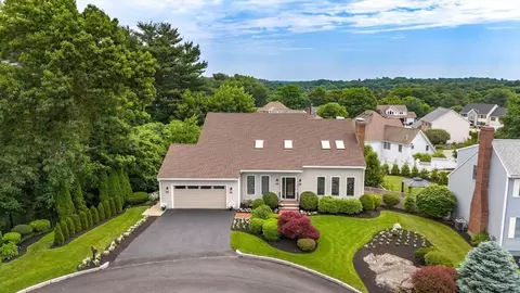 View/Area - 2 Thomas Cir, Stoneham, MA 02180 photo 3 of 4