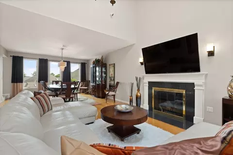 Living - 2 Thomas Cir, Stoneham, MA 02180 photo 1 of 2