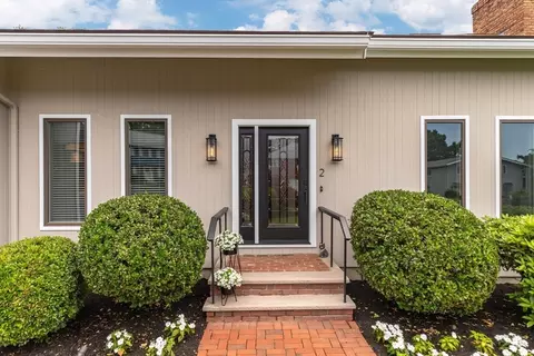 Exterior - 2 Thomas Cir, Stoneham, MA 02180 photo 4 of 7