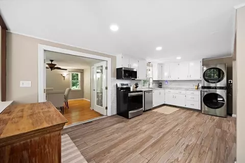 Entry Way - 115 Douglas Rd, Webster, MA 01570 photo 3 of 3