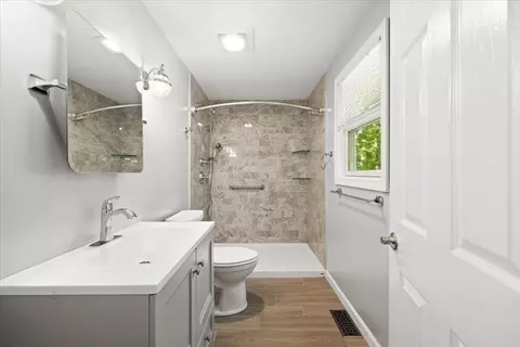 Bath - 115 Douglas Rd, Webster, MA 01570 photo 1 of 2