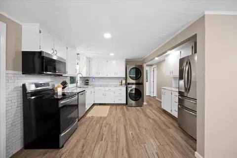 Kitchen - 115 Douglas Rd, Webster, MA 01570 photo 2 of 3