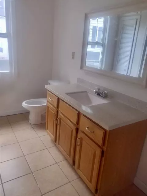 Bath - 3 Reeves St, Worcester, MA 01607 photo 3 of 3