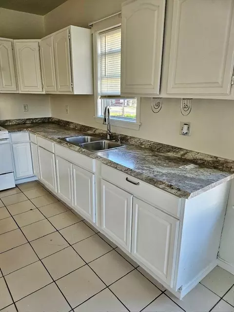 Kitchen - 3 Reeves St, Worcester, MA 01607 photo 1 of 4
