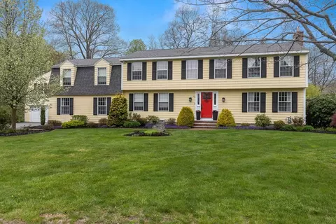 68 Sutton Pl, North Andover, MA 01845
