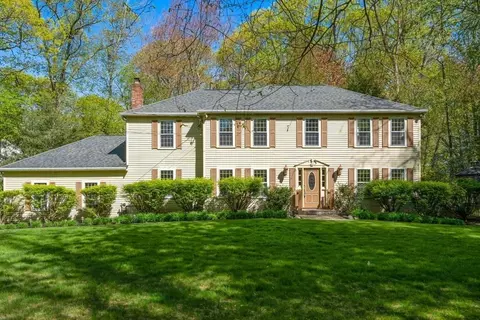 92 Wildwood Rd, Andover, MA 01810