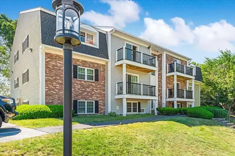 8 Chapel Hill Dr #6, Plymouth, MA 02360