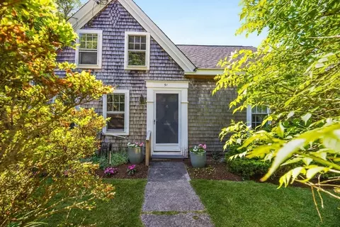51 Park Ave, Barnstable, MA 02632