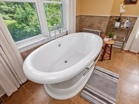 84 Forest St, Worcester, MA 01609 photo 25