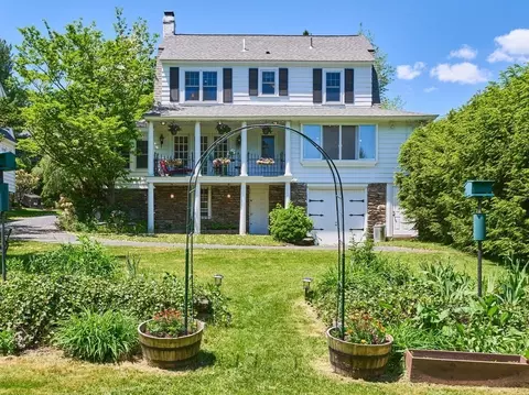 84 Forest St, Worcester, MA 01609 photo 3