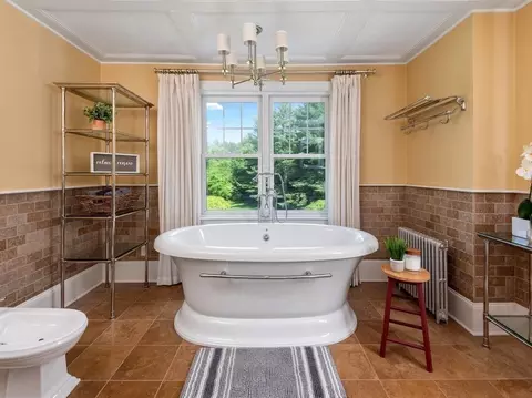 84 Forest St, Worcester, MA 01609 photo 24