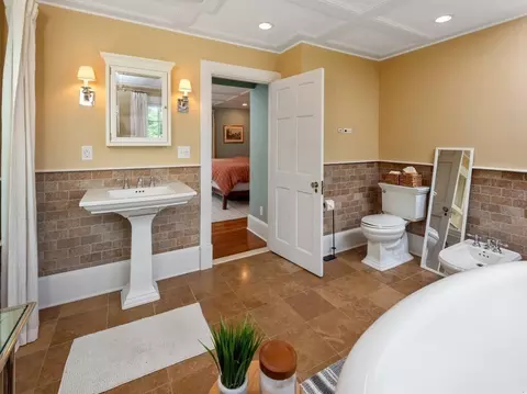 84 Forest St, Worcester, MA 01609 photo 26