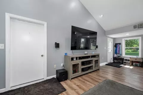 Entry Way - 7 1st Ave, Pepperell, MA 01463 photo 3 of 3