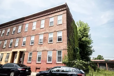 91 Elm St, Holyoke, MA 01040
